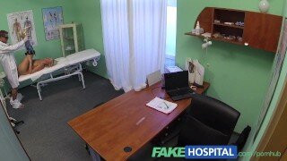Je to jako na pohovoru tahle blondýna česká holka dostane šukání